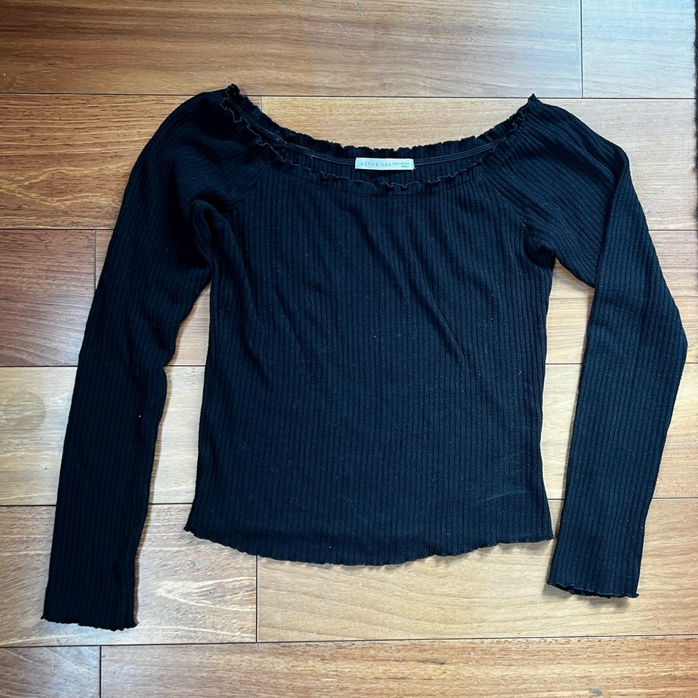 Active USA women’s black long sleeved crop top size S